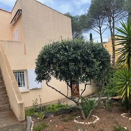 Mezzanine A La Pinede Pour 4 Pers, Parking Prive - Fr-1-749-94 Agde